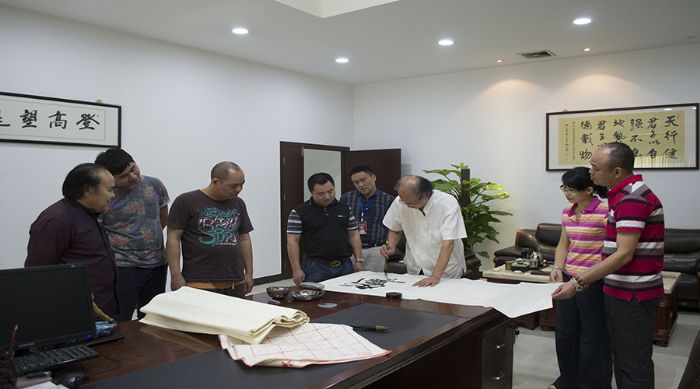 张剑岑先生为Z6官网题词“厚路”、“今生现代 Z6官网”