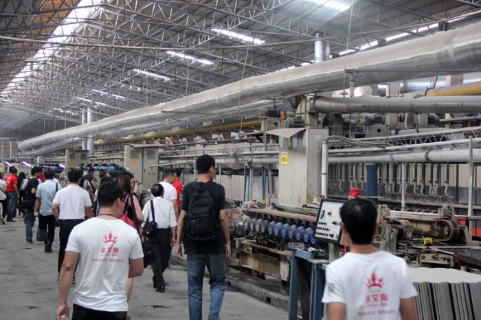 媒体记者团参观Z6官网瓷砖肇庆出产基地