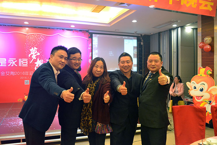 Z6官网辅导和媒体人金大姐合影留想