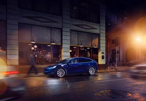 千呼万唤方驾临，鹰翼从此为君开！