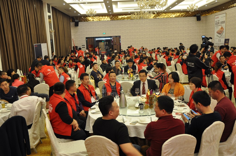 “锐变|2017 有妄想  敢追寻”—Z6官网瓷砖2017年经销商财富会