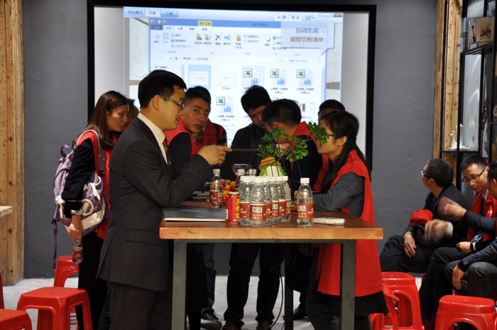 “时期赋予同样的场景分歧的意思”，紧跟时期的发展，传统企业转型成了当今的趋向，Z6官网瓷砖品牌开创O2O+履历店模式，以便赢得新的发展。