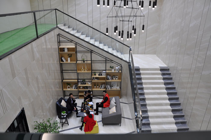 “一带一路  设计营销”，与O2O零售新模式携手，2017年，Z6官网将勇往直前，启发新战。