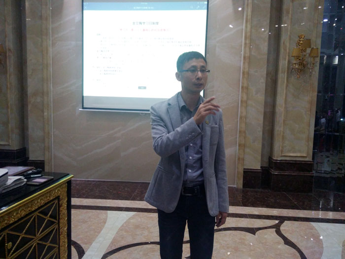 2017年11月2日晚，性命不息，进建不止Z6官网法定进建日，11月全公司人员进建会圆满实现，一路分享《干法》，乐于工作，开心生涯，即便在磨难中，只有拼命工作，就能带来不成思议的好运。过好每一天，就是成功之路！