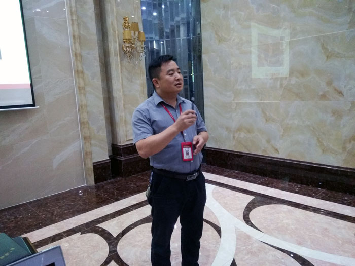 2017年11月2日晚，性命不息，进建不止Z6官网法定进建日，11月全公司人员进建会圆满实现，一路分享《干法》，乐于工作，开心生涯，即便在磨难中，只有拼命工作，就能带来不成思议的好运。过好每一天，就是成功之路！