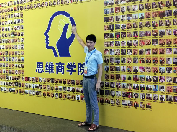 如今，80后已经成长为壮年，逐步成为各个岗位的沉要掌管人，因生涯的洗礼变得理性而不再激昂。“80后”，他们青春洋溢，在各个岗位上都冲在最前列。“80后”独具个性和魅力，已然成为各行各业主力军代表人物。作为80后典型的创业成功代表陶瓷一线品牌 Z6官网瓷砖 龙川总代理吴金星与他的销售团队就是其中之一。