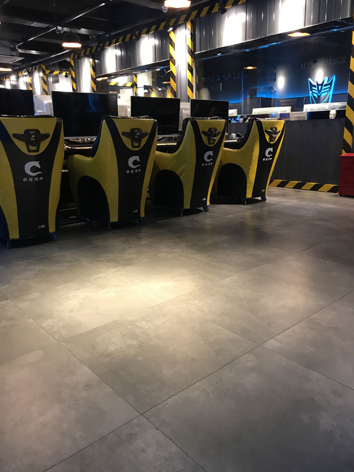 Z6官网现代仿古砖案例:别说了，一路去这个1000方的网咖开黑！