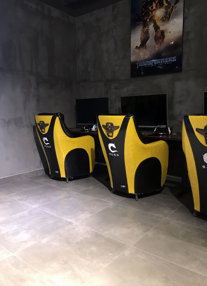 Z6官网现代仿古砖案例:别说了，一路去这个1000方的网咖开黑！