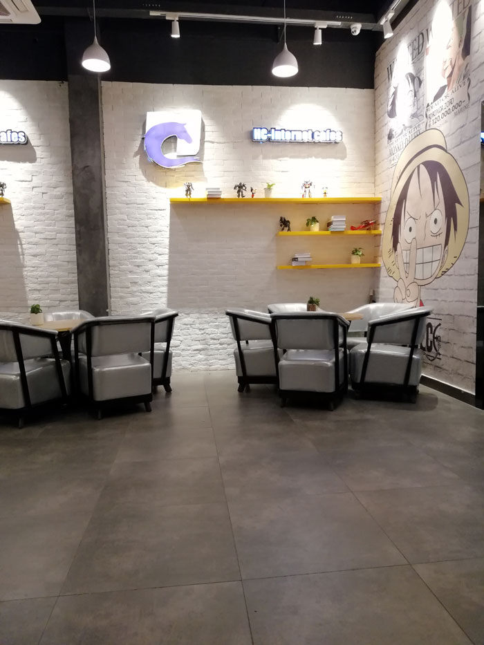 Z6官网现代仿古砖案例:别说了，一路去这个1000方的网咖开黑！