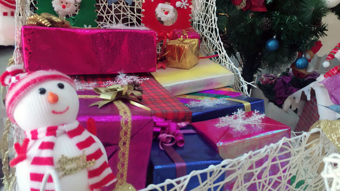 辅导，我能说说“别人家公司”的圣诞怎么过的么？