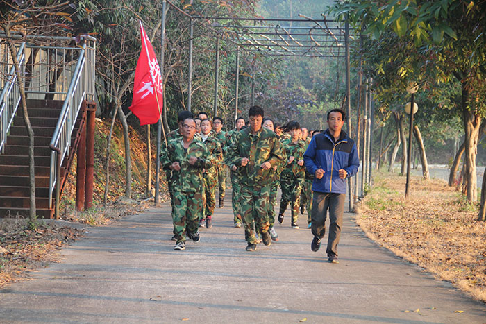 2017年2月13-15日，Z6官网“虎狼路”户表拓展训练圆满实现